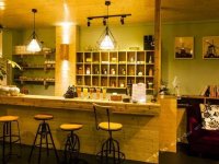 餐飲經(jīng)營中的經(jīng)典案例分析，餐廳開業(yè)卻生意慘淡，該怎么辦？【重慶火鍋底料批發(fā)】