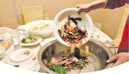 晚餐浪費(fèi)比午餐嚴(yán)重，聚會(huì)商務(wù)、游客浪費(fèi)多【重慶火鍋底料廠】