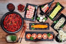 餐飲跨界混搭，斜杠老板是那么好當(dāng)?shù)膯幔俊局貞c火鍋底料批發(fā)】