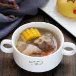 【火鍋底料批發(fā)網(wǎng)】天氣寒冷，很多人都會(huì)選擇吃一些溫補(bǔ)的食物，通過這類食物來御寒，而羊肉更是其中的一個(gè)主要選擇。我們先說羊肉是屬于熱量比較