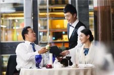 餐廳顧客說(shuō)什么，你們?cè)诼?tīng)么？【重慶火鍋底料在哪里買(mǎi)】