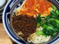 家樓下面館興衰錄:樓下的小餐館風(fēng)云變幻，你方唱罷我登場(chǎng)，熙攘熱鬧。不同的店主帶著不同的夢(mèng)想，演繹出一條條不同的發(fā)展軌跡【重慶火鍋底料廠哪家