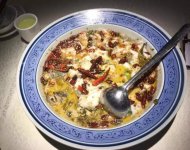 租金水漲船高，起早貪黑掙點錢都是給房東打工就這兩年，食材成本上漲了得有50%，賣一分賠一分才難找，吃住成本相比往年漲了一倍，員工都是我祖宗【