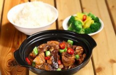 滿大街的黃燜雞米飯都關(guān)了，真的不賺錢？【重慶火鍋底料批發(fā)地址】
