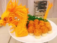 海底撈的傳統(tǒng)門店與智慧門店，一個無微不至，一個“無服務(wù)”，卻同樣收獲了顧客好評。這里面，其實反映出的正是餐飲服務(wù)的兩大走向【重慶火鍋底料