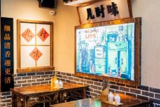 美團報告顯示，2018年餐飲消費者中90后和95后占比51.4%，遠高于兩者占總?cè)丝?7%的比例 。但90后、95后的消費理念卻存在巨大差異，他們熱衷于圈層文化，消