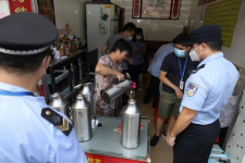 有15份不同程度含有西藥“對乙酰氨基酚”“氯苯那敏”“布洛芬”“馬來酸氯苯那敏”“甲硝唑”等成分，不符合國家食品安全法規(guī)定