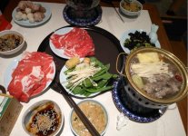 老字號東來順賣68元/位自助火鍋，顧客排隊近100米重慶火鍋底料批發(fā)