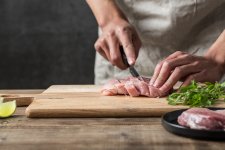 “連鎖餐廳用一套標(biāo)準(zhǔn)化的公式，‘消解’八大菜系【重慶火鍋底料廠家排名】