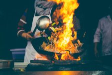 對(duì)于中小餐飲品牌來(lái)說(shuō)，疫情難熬。而疫情恢復(fù)期的日子，也不太輕松【重慶最正宗的火鍋底料】