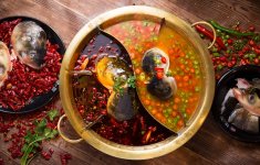 被合伙人坑了上百萬(wàn)，他不服輸！變爛攤子為26家千平大店【重慶火鍋底料批發(fā)官網(wǎng)】