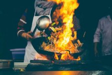 資本正在殺死廚師行業(yè)？已經(jīng)是餐飲工業(yè)化的一條彎路了