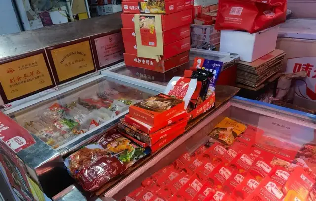 預(yù)制菜第一股”味知香成功登陸上交所。截至2020年底，味知香經(jīng)銷商數(shù)量為880家、加盟店數(shù)量重慶老火鍋底料的做法為1117家