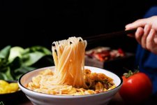 百億螺螄粉市場(chǎng)，怎么才能做成一門賺錢的生意？重慶火鍋底料廠地址