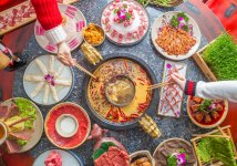 餐飲這個(gè)不存在藍(lán)海市場(chǎng)的行業(yè)而言，任何從0到1的過(guò)程都是九死一生，不要妄想自己的優(yōu)勢(shì)一定無(wú)懈可擊，相反的是浪費(fèi)很多力氣，可能仍然無(wú)法突破品