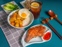月漲幅達(dá)50%以上！小龍蝦價格如坐過山車一個月內(nèi)小龍蝦價格上漲超一倍成都火鍋底料批發(fā)市場