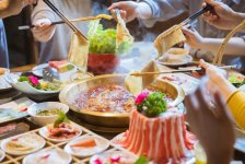 20一碗的方便面、30一杯的奶茶，我在為什么買單？