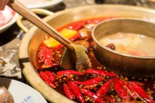 “誰能給火鍋添一把新火？”  冬天里最受歡迎的美食是什么？  相信許多人的答案會是兩個字：火鍋