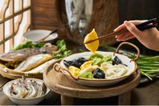 千億鮮餃賽道的生意經(jīng)!現(xiàn)包鮮餃店會(huì)是餃子品類(lèi)中最有潛力的賽道嗎？餃子品類(lèi)2022年又會(huì)有哪些新的發(fā)展趨勢(shì)