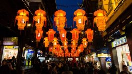 掃碼點(diǎn)餐再引爭(zhēng)議；春節(jié)不打烊，餐飲商家備貨忙