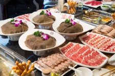海底撈、呷哺虧損，撈王們急上市，火鍋賽道要變天