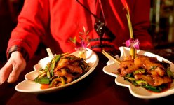 該業(yè)務(wù)模塊通過對海底撈內(nèi)外部資源的整合，形成了“外賣+社群+直播+線上商城”的社區(qū)營運模式