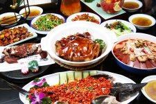 預(yù)制菜狂奔，但20家上市公司財(cái)報(bào)里藏著其他秘密