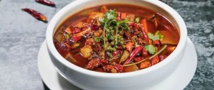 麻六記預(yù)制菜賺“麻”了，代工模式能走遠(yuǎn)嗎？