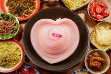 火鍋+燒菜、主打浪漫風(fēng)，這家重慶火鍋在上海出圈了