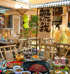 大排檔、老破小、新中式......這輪“火鍋場景”太炸裂